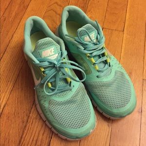 Sea foam green/blue Nike Free Run 3 8.5
